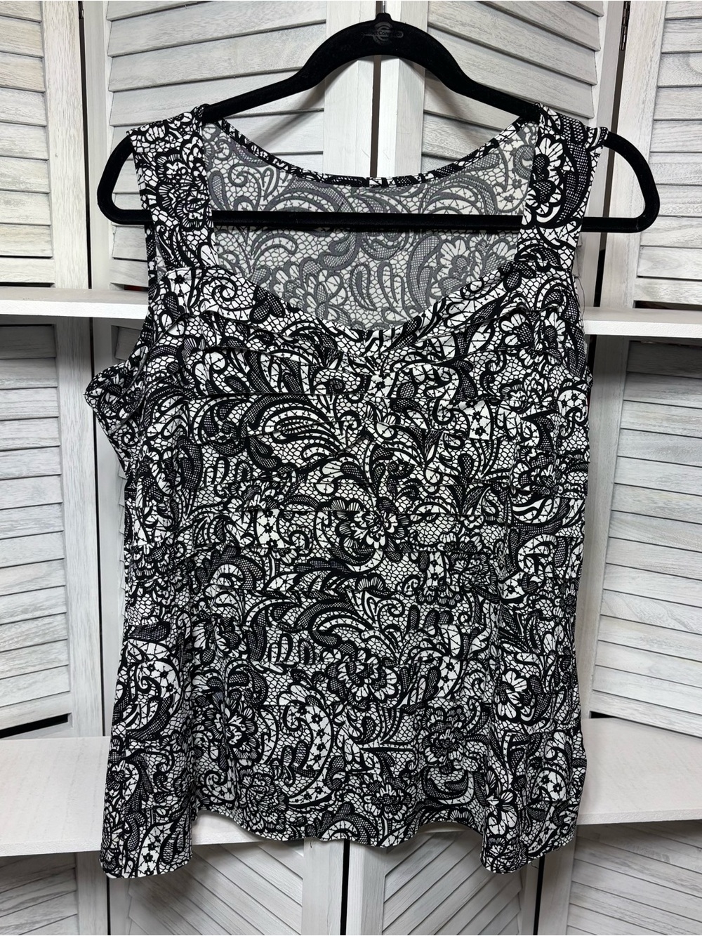 Lane Bryant Black & White Lace Print Scoop Neck Tank Top 14/16
